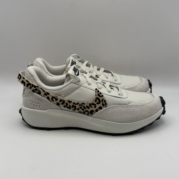 Nike Waffle Debut Women's Sneakers Size US 7, White/Leopard Print New Phanton - Picture 3 of 11